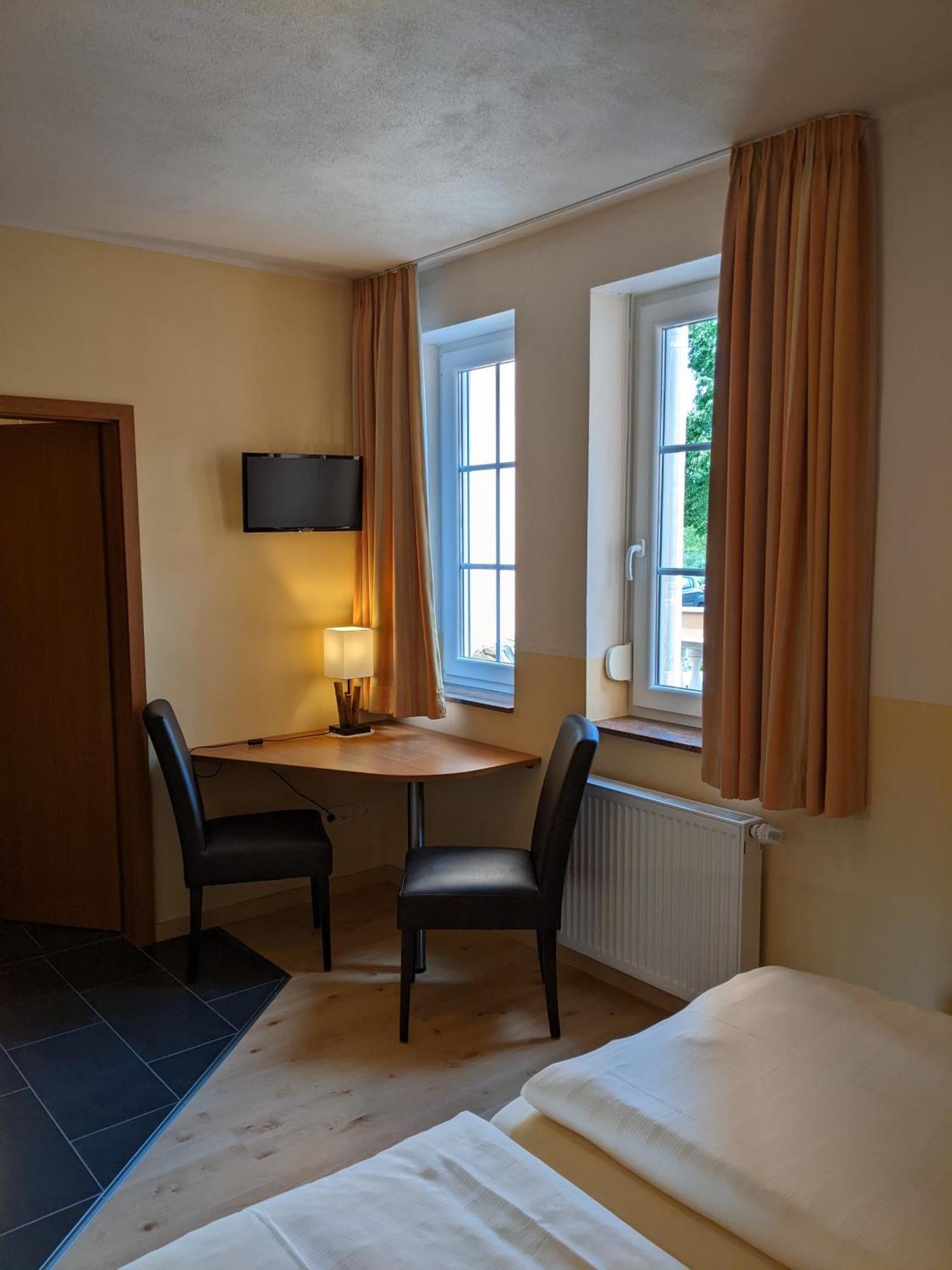 & Restaurant Bruehler Hof Hotel *